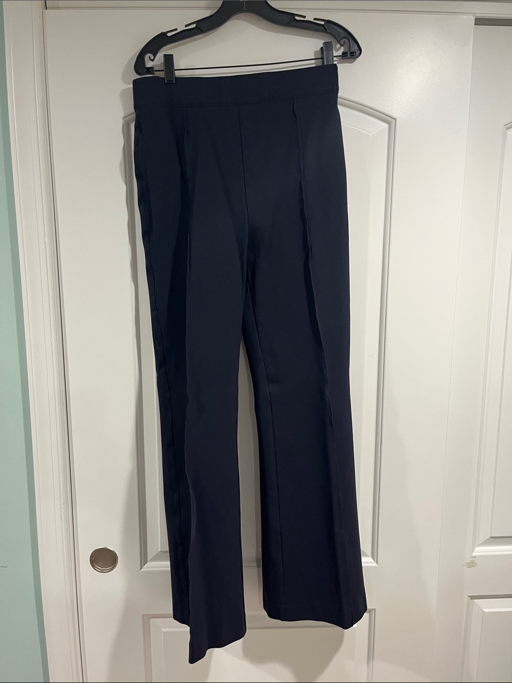 Seamed stretchy trousers